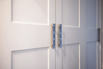 Curved corner fitted wardrobe - handle detail