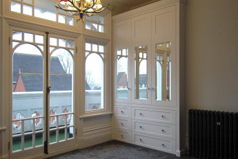 Mirrored door fitted wardrobe with drawers